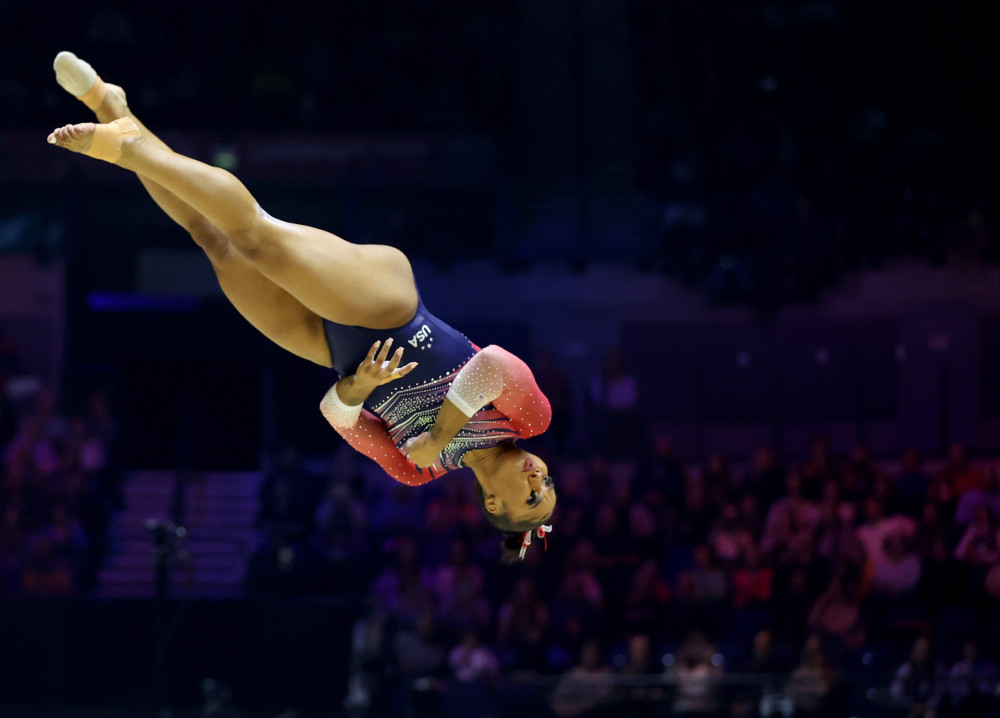美国体操选手表演惊艳,获得高分 美国体操选手表演惊艳,获得高分
