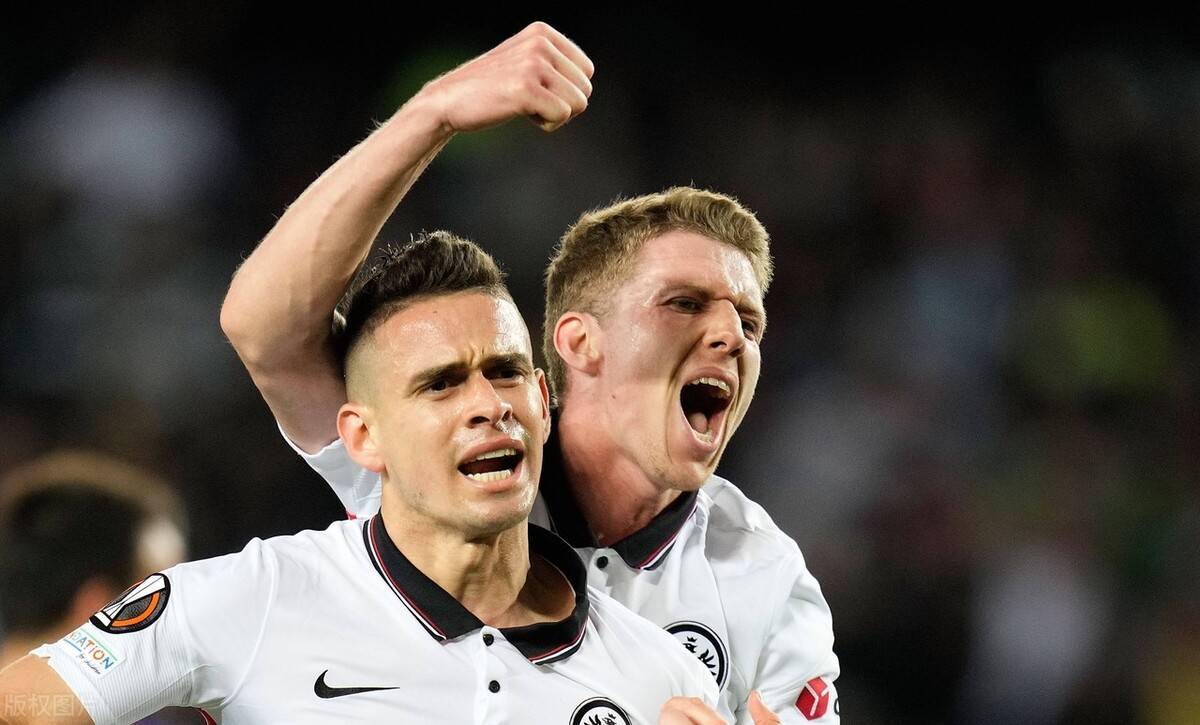 红牛车队完胜索伯车队，塞恩斯状态火热