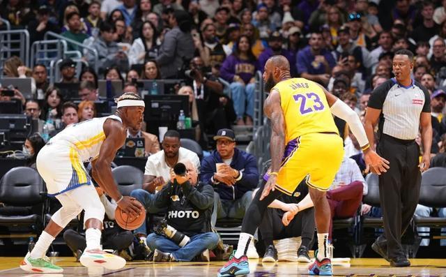 国王横扫勇士，詹姆斯带队取胜